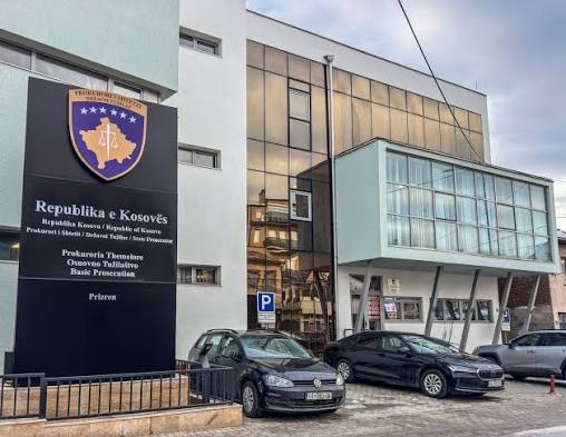 Numri i të dyshuarve në hetimet për keqpërdorimet në BKS është zgjeruar në 69, përfshirë 21 punëtorë të rinj, dhe janë ngrirë 35 prona dhe 21 llogari bankare.