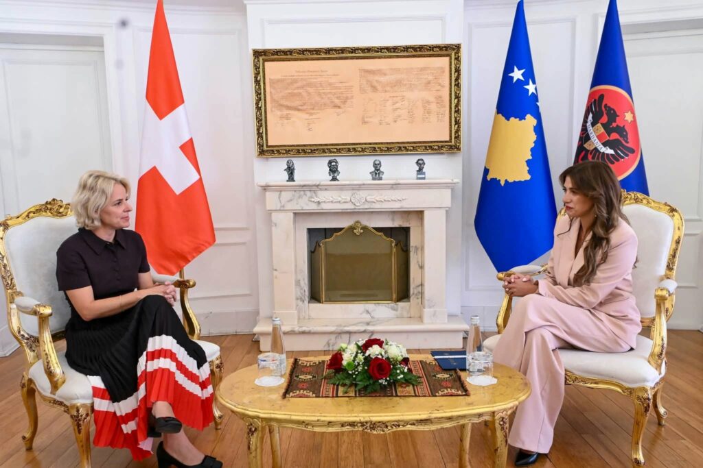 Albulena Haxhiu pranoi letrat kredenciale të ambasadores së re të Zvicrës në Kosovë, Anne-Lise Cattin Hennin.