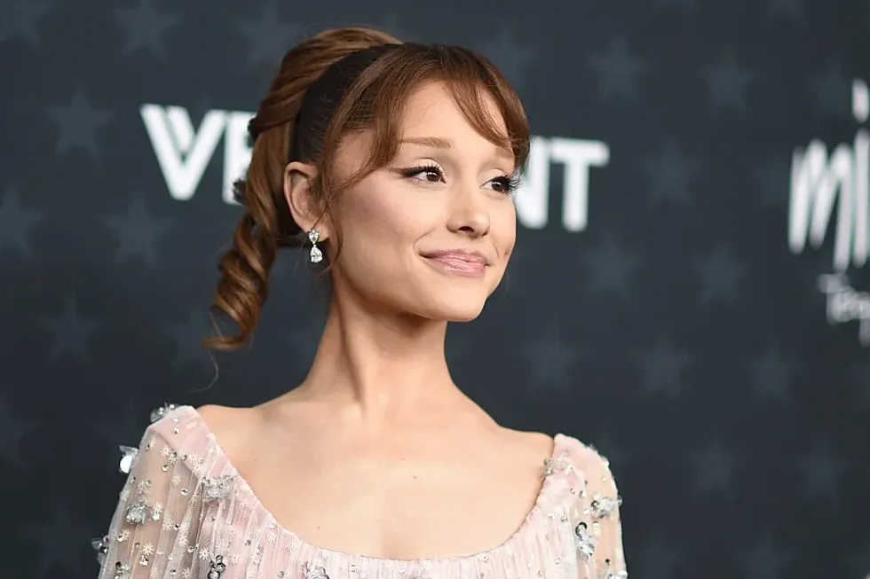 Ariana Grande përfundoi turneun “Eternal Sunshine” me 41 koncerte dhe njoftoi tërheqjen e saj nga jeta publike për një periudhë pushimi dhe rikuperimi.