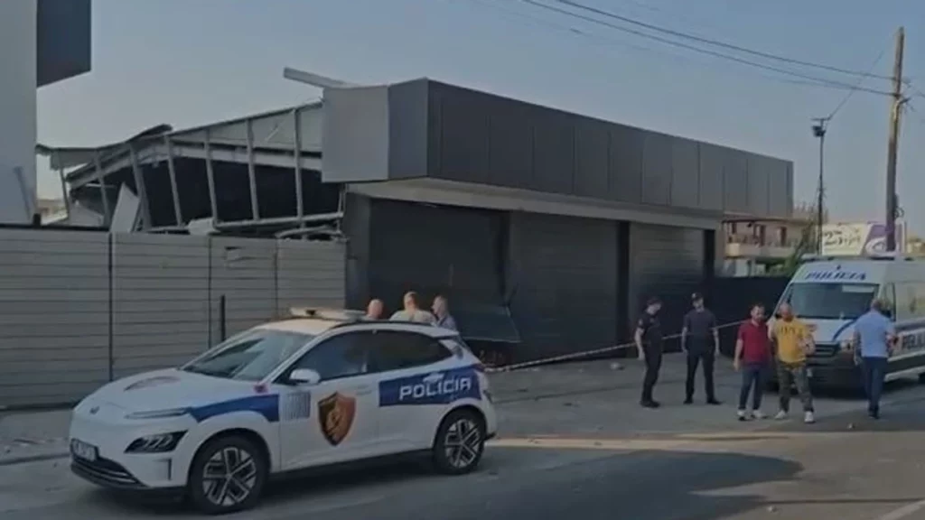 Dy shpërthime me eksplozivë trondisin Durrësin, vetëm dëme materiale raportohen