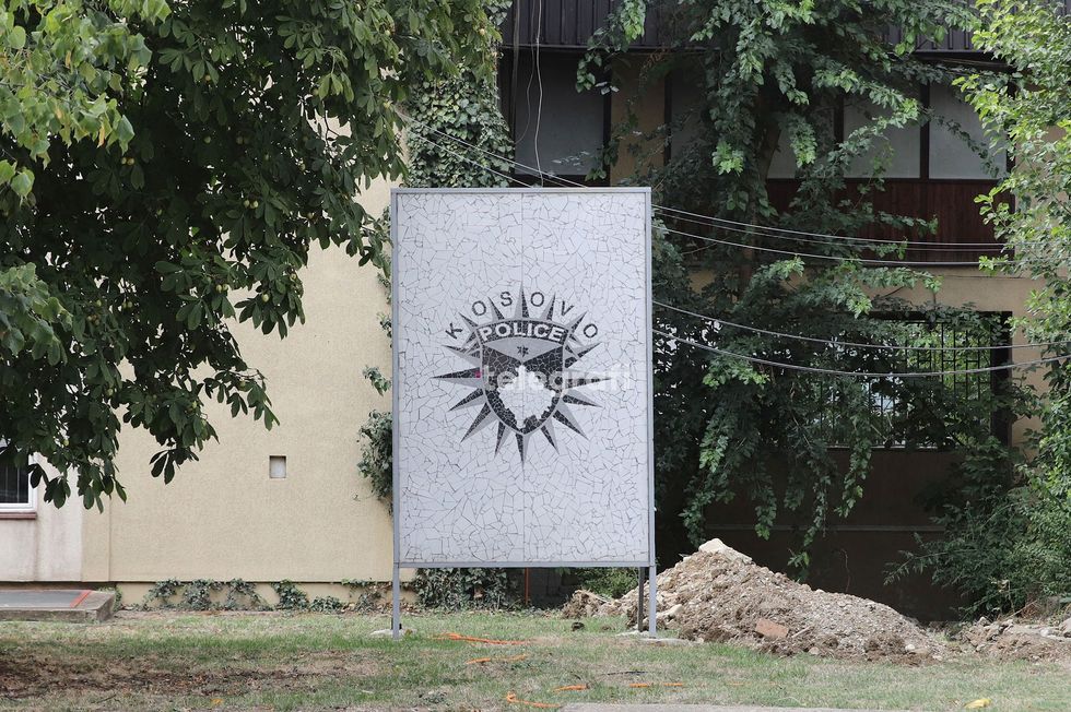 Arrestim në Ferizaj për drogë, armë dhe para të gatshme