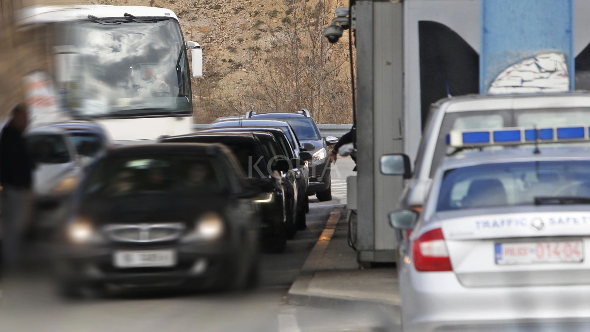 Tentoi të korruptonte policin në Jarinjë për hyrjen e vajzës së tij