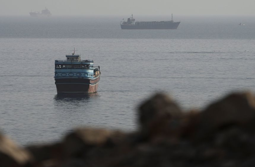 Hormuzi në rrezik: Irani humbet kontrollin, SHBA-ja në gatishmëri
