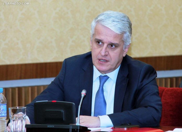 Kriza politike në Kosovë: A po shkon vendi drejt dështimit?