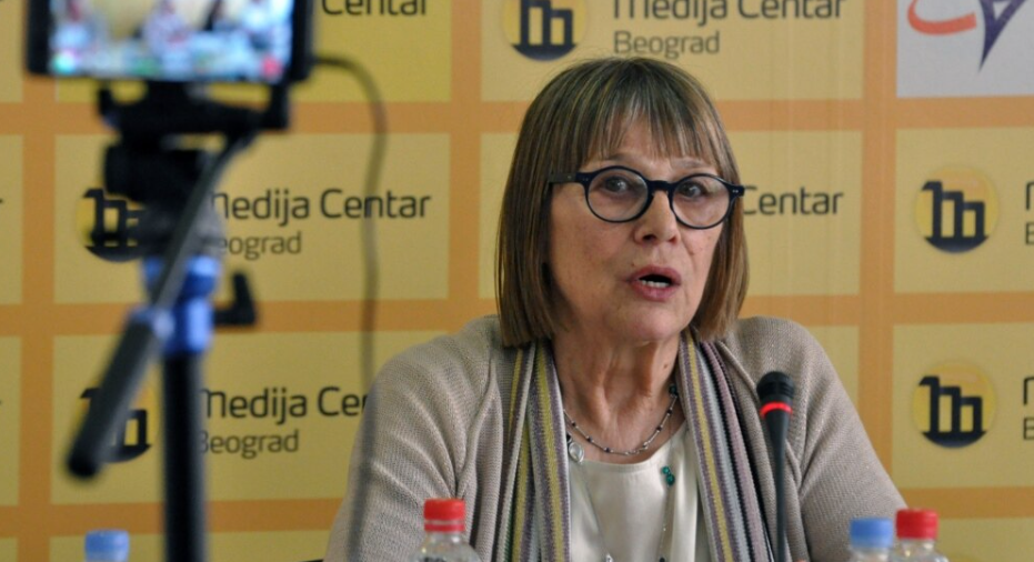 Serbia pas nderimeve shtetërore për Mlladiqin: Një kthesë e rëndë politike dhe morale