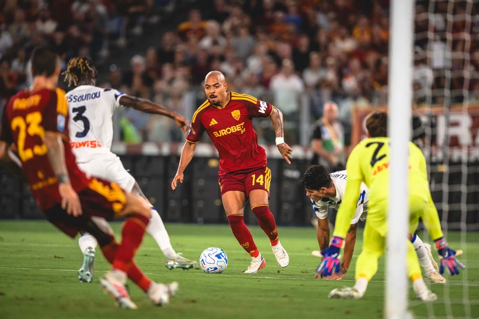 Roma përmbys Atalantën 2-1 me golin vendimtar të Matías Soulé në minutën e 93-të.