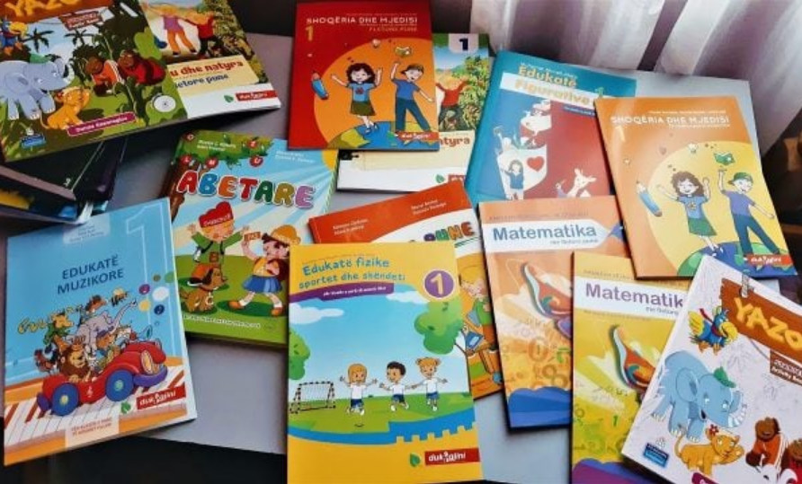 Librat shkollorë të subvencionuar, por tregu i përdorur nuk ndalet