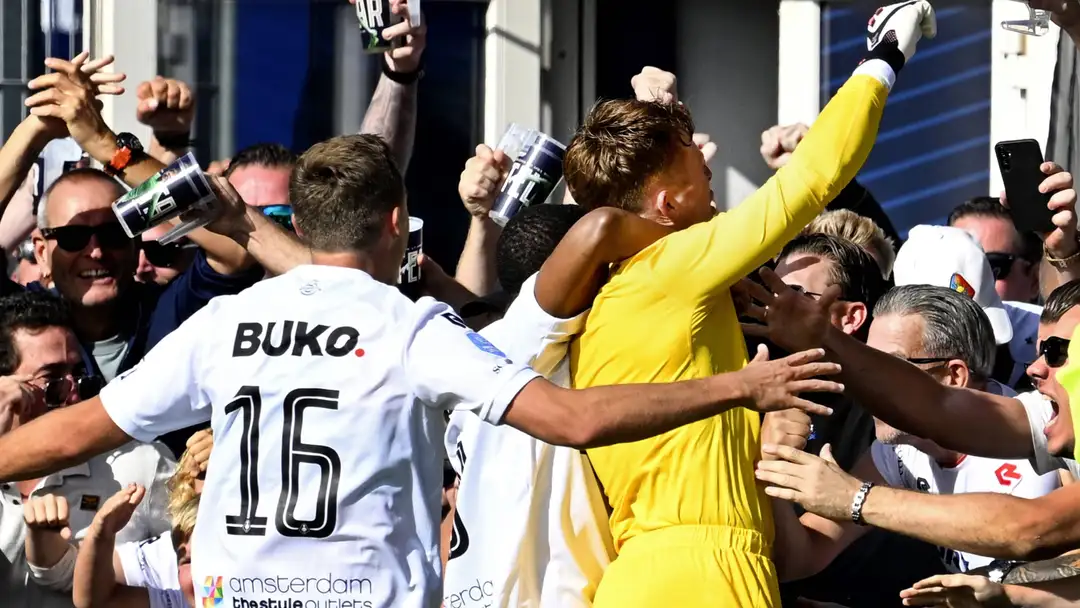 Portieri që thyen rregullat: Dy gola në një ndeshje dhe histori në Eredivisie