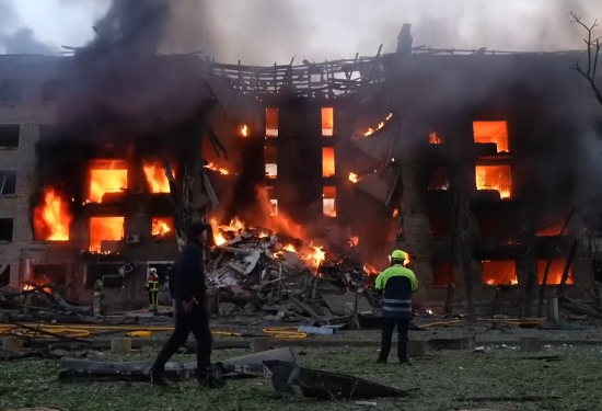 Rusia e Pajisur për Luftë të Gjatë, Ukraina Paralajmëron Rritje të Sulmeve me Dronë