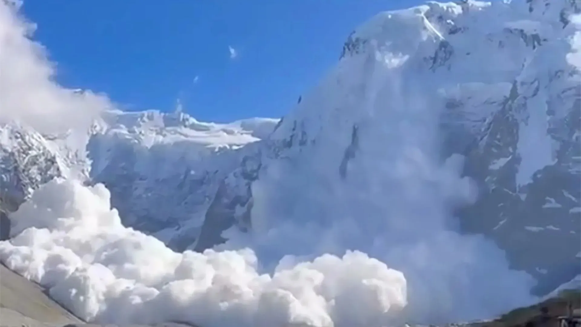 Orteku në Kaukazin e Veriut merr jetën e 11 alpinistëve dhe vështirëson shpëtimin