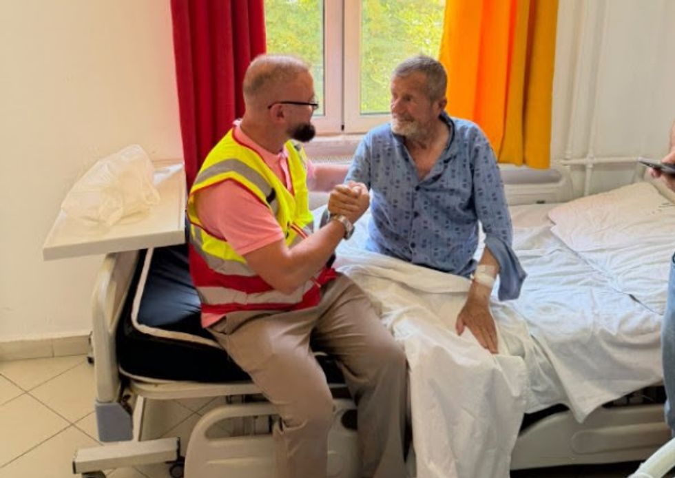 Hamëz Ismali, 80-vjeçari nga Ferizaj i zhdukur që nga 17 gushti, është gjetur në Tiranë dhe po merr trajtim në spital.