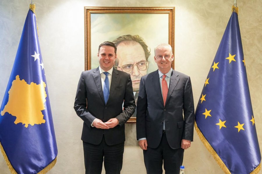Takimi i Abdixhikut me ambasadorin e ri të BE-së për të ardhmen e institucioneve në Kosovë