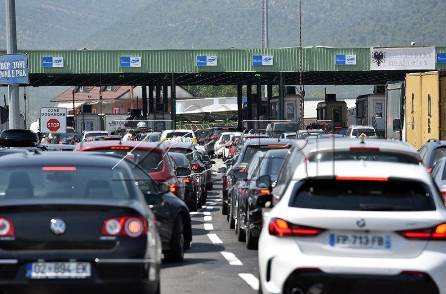 Gjendja e qetë në pikat kufitare pas largimit të mërgimtarëve