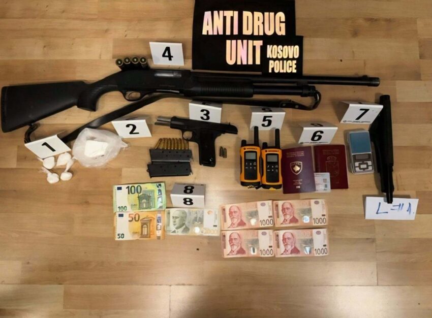 Arrestohet një person në Mitrovicë gjatë operacionit “Muzgu” ku u sekuestruan mbi 110 gramë kokainë, armë dhe shufër metalike me mbishkrimin “POLIC”.