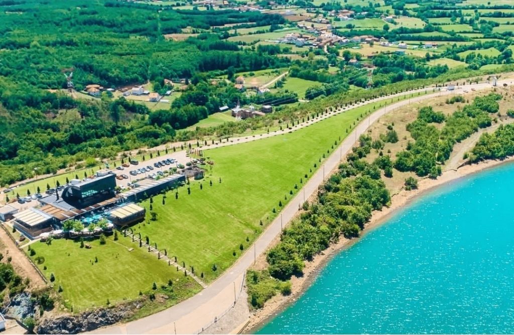 Procedura penale dhe gjobë janë iniciuar ndaj pronarit të restorantit “Liqeni i Dukagjinit” për mosrespektim të urdhrit të mbylljes.