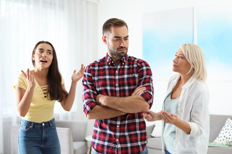Kur familja shndërrohet në burim stresi: si të vendosim kufijtë dhe të mbrojmë veten