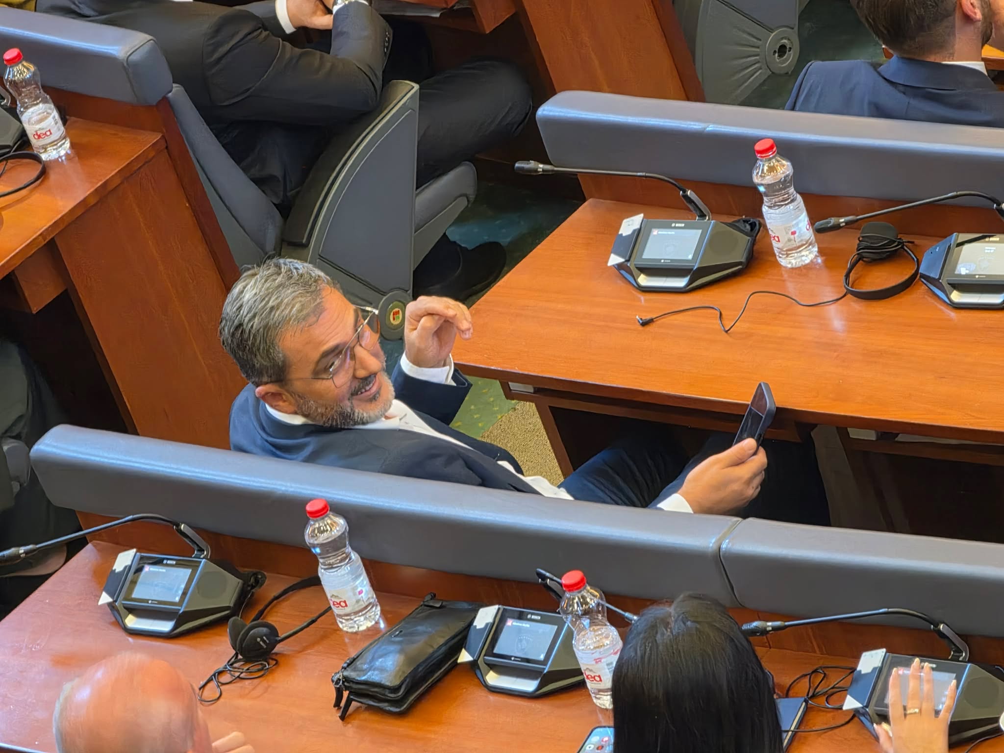 Ardian Gola zgjidhet nënkryetar i Kuvendit me mbështetje të gjerë, Vlora Çitaku dështon