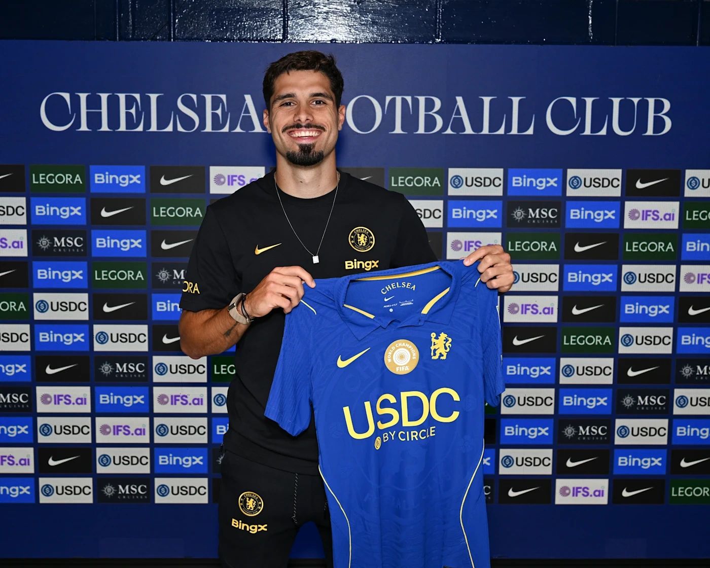 Pedro Neto ka nënshkruar kontratë të re 6-vjeçare me Chelsean, duke refuzuar ofertat nga Arabia Saudite.