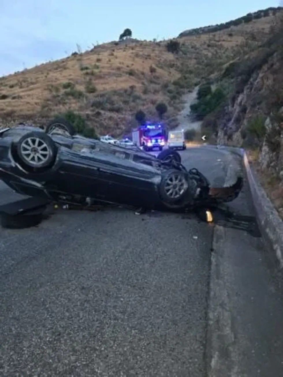 Përmbyset automjeti në Himarë, tre persona dërgohen në spital