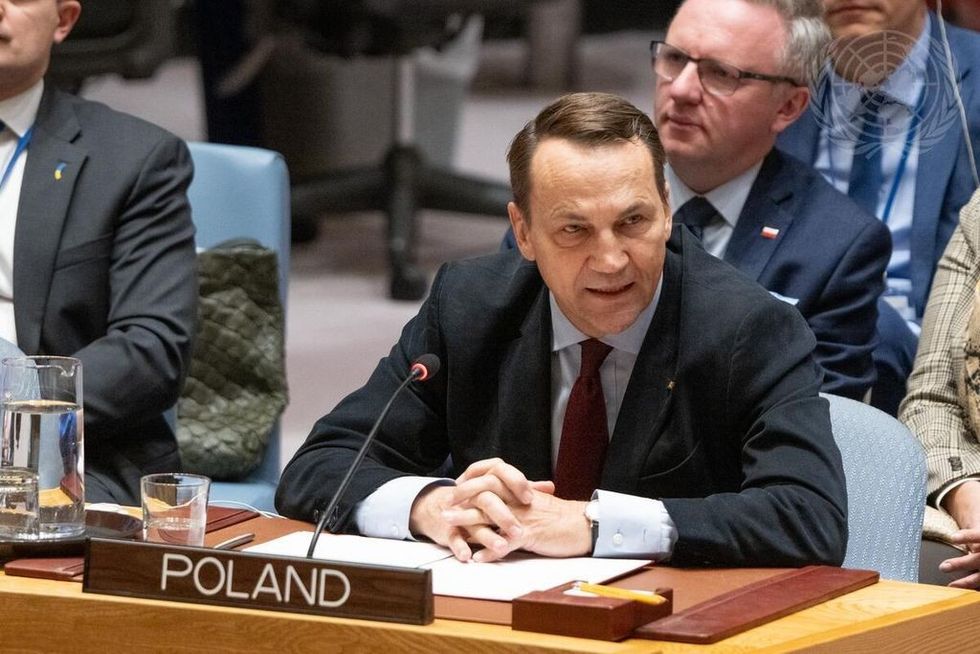 Ministri i Jashtëm i Polonisë, Radosław Sikorski, deklaroi se nuk ka më nevojë që Gjermania të mbahet e nënshtruar brenda NATO-s, por është thelbësore që Rusia të mbetet jashtë aleancës.