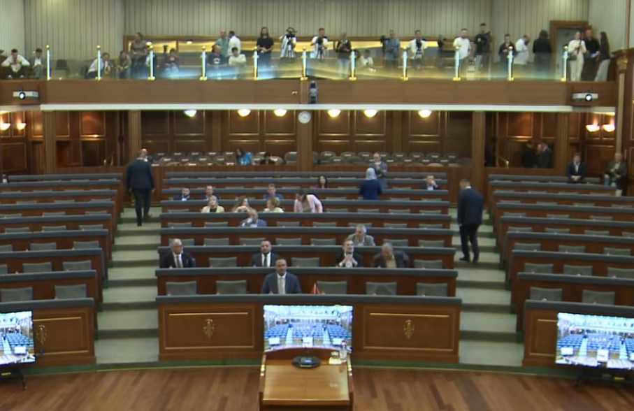 Tensioni në Kuvend: VV dhe LDK në seancë, PDK tërhiqet dhe kërkon vendim nga Kushtetuesja