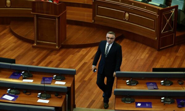 Kriza e gjatë politike dhe ekonomike në Kosovë sipas Besnik Tahirit