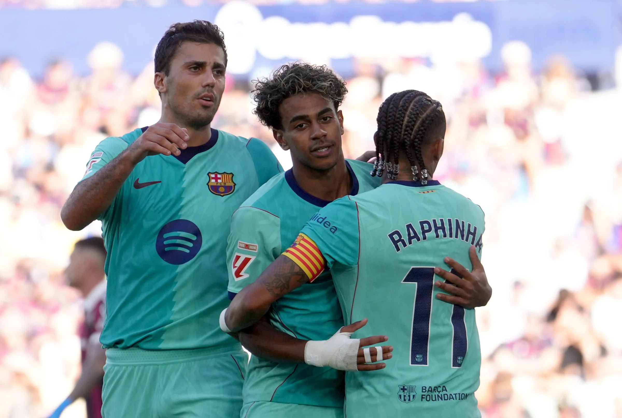 Barcelona regjistroi fitoren e pestë radhazi në La Liga pas triumfit 4-2 ndaj Levantes në xhiron e pestë.