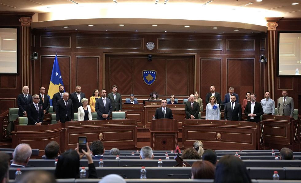Albin Kurti rizgjidhet kryeministër, por kriza politike në Kosovë vazhdon