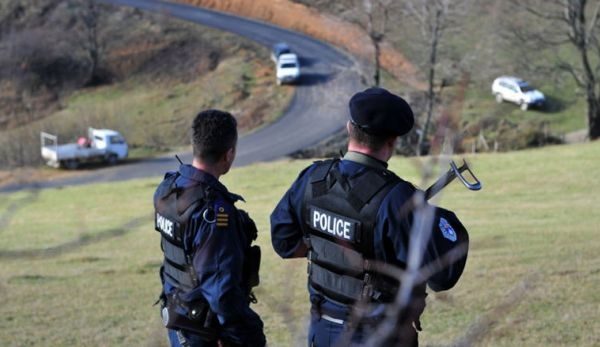 Dy të dyshuar kapen duke kaluar ilegalisht kufirin Serbi-Kosovë