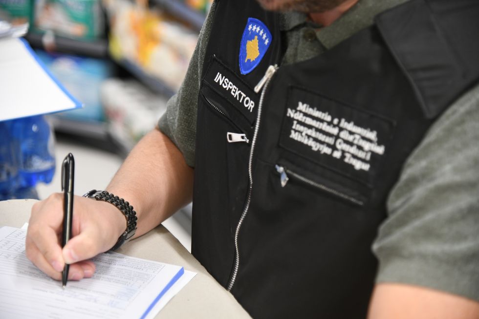 Kontroll i ashpër i IQMT në dyqanet e tekstilit për çmime dhe mbrojtje konsumatorësh