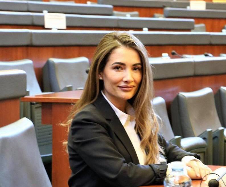 Debati i nxehtë në Kuvend: Gaz lotsjellës dhe akuza mes deputetëve