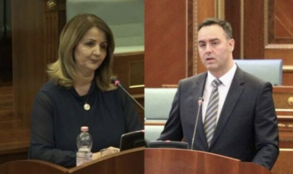 Glauk Konjufca dhe Fatmire Mulhaxha-Kollçaku formalizuan tërheqjen e tyre nga gara për President të Kosovës.