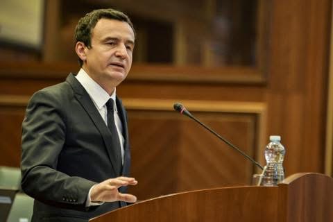 Kurti kritikon ashpër opozitën për bllokadën politike dhe thekson rëndësinë e kompromisit demokratik