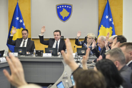 Qeveria e Kosovës miraton tri vendime kyçe në mbledhjen elektronike