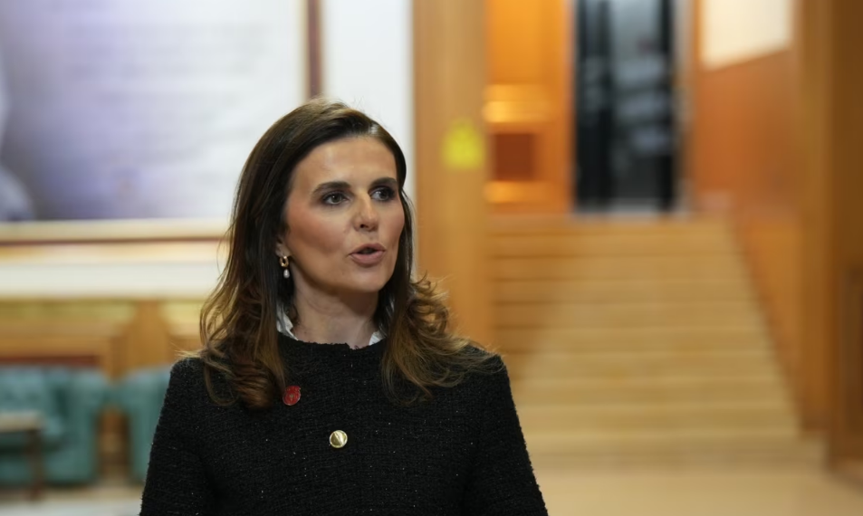 Mesazhi misterioz “Po e zgjedhim karate” në seancën për zgjedhjen e presidentes