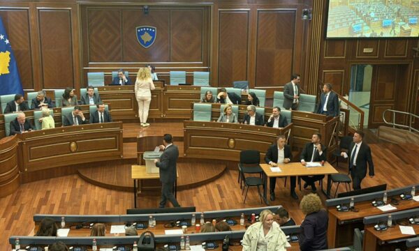 Zgjedhja e Presidentit në Kuvend ndez polemika për rendin kushtetues në Kosovë