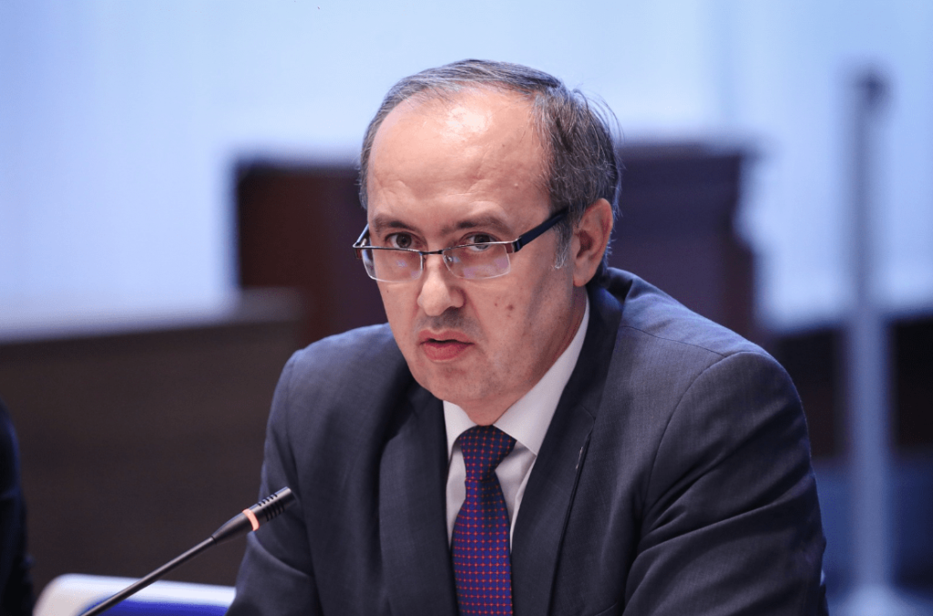 Hoti kritikon përjashtimin e figurave me përvojë nga kryesia e LDK-së