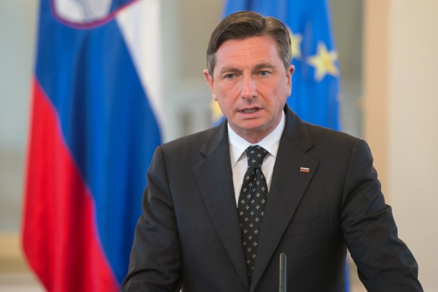 Ish-presidenti slloven rrëzohet nga biçikleta, helmeta i shpëton jetën
