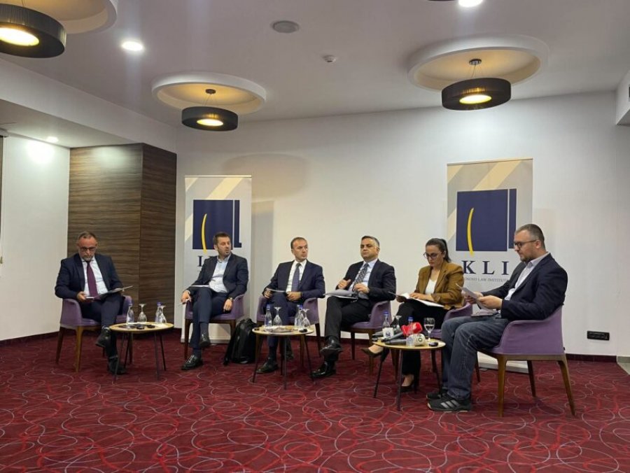 Ritmi i shpejtë i shumicës parlamentare: Efikasitet apo sfidë për demokracinë?