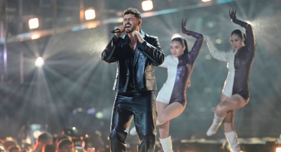 Gjatë performancës së Izraelit në Eurovision 2026 u dëgjuan fishkëllima dhe thirrje “Stop gjenocidit, liri për Palestinën” nga publiku.