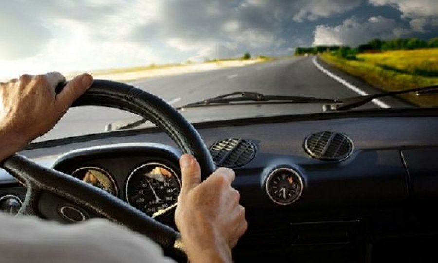 Kontrolli i aftësisë për vozitje të shoferëve mbi 75 vjeç në Zvicër nën lupë