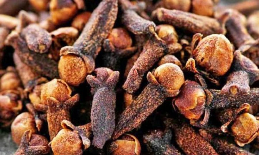 Fuqia e Karafilit: Një Mbrojtës Natyral Kundër Diabetit dhe Problemeve të Frymëmarrjes