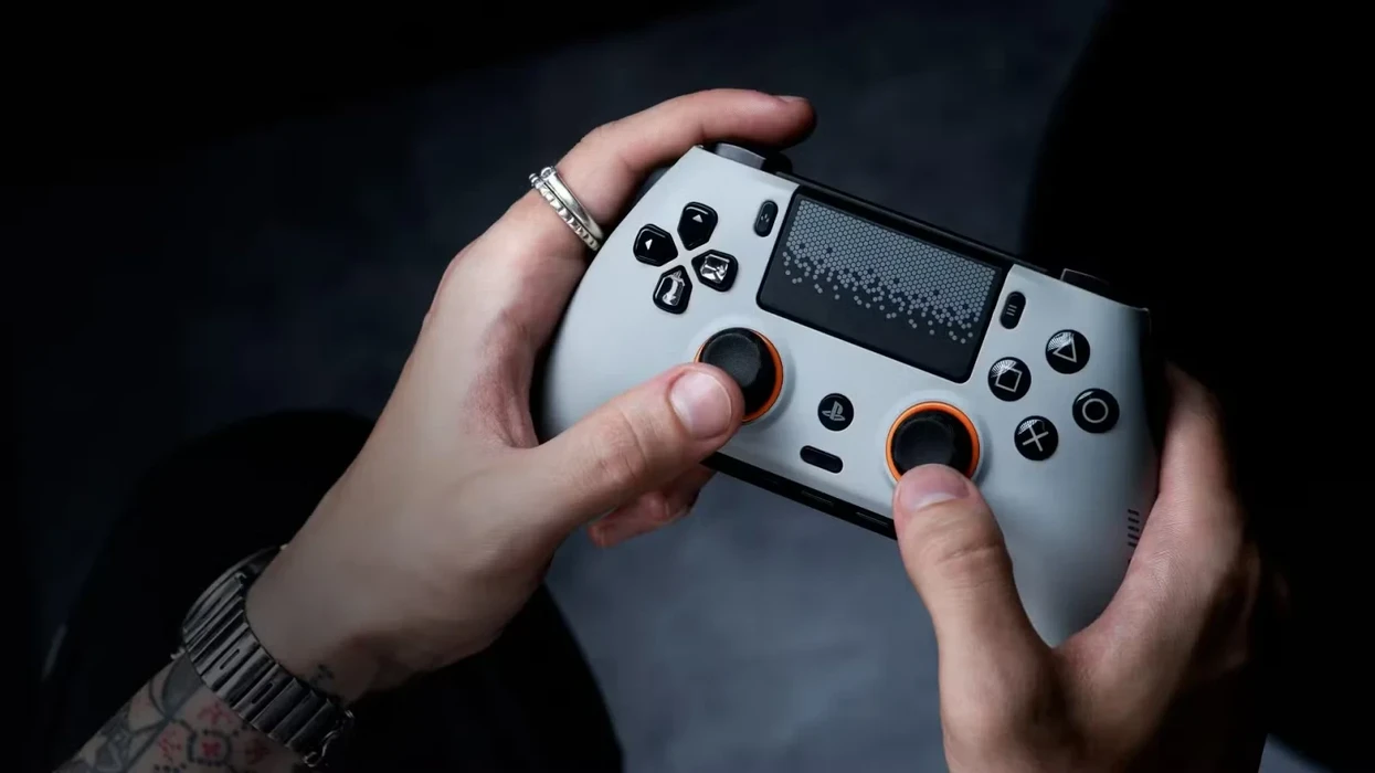 SCUF Omega prezantohet si kontrollor i licencuar zyrtarisht për PS5 me 28 inpute dhe 11 butona të personalizueshëm, i përdorshëm gjithashtu në PC, iOS dhe Android.
