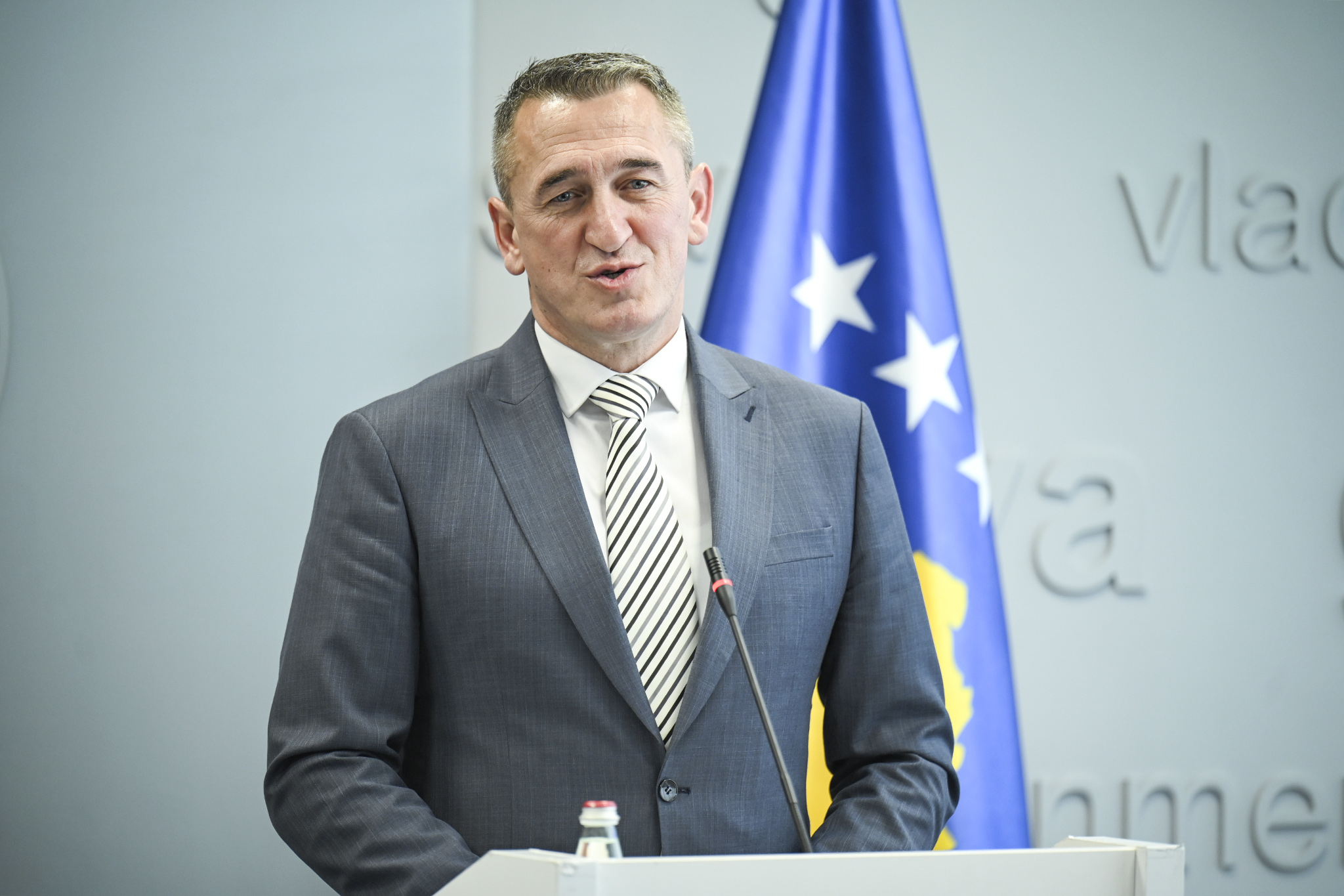 Kontestimet rreth shkarkimeve në institucionet publike në Kosovë