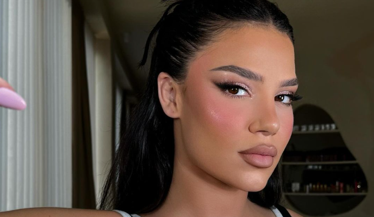 Dhurata Dora zhduket nga Instagrami, çfarë po ndodh me yllin shqiptar?
