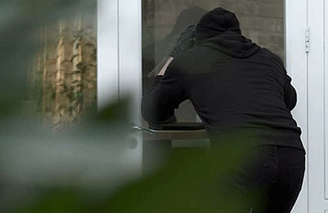 Vjedhje e rëndë në Obiliq, hajnat thyejnë depo dhe marrin para nga kasaforta
