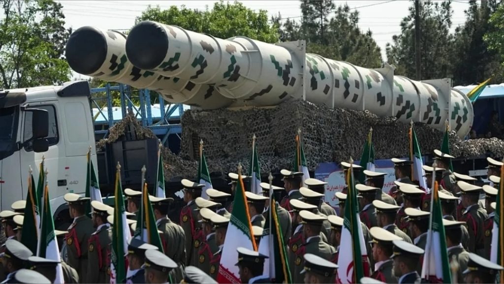 Irani forcon përgatitjet ushtarake për një konflikt të ri në Lindjen e Mesme