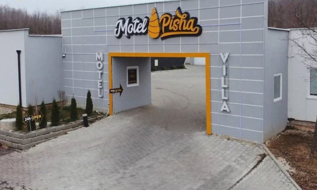 Viktima e plagosur në “Villa Pisha”, Ajet Krasniqi, ka ndërruar jetë pas katër muajsh trajtimi në QKUK, duke rënduar rastin dhe ndryshuar kualifikimin juridik.