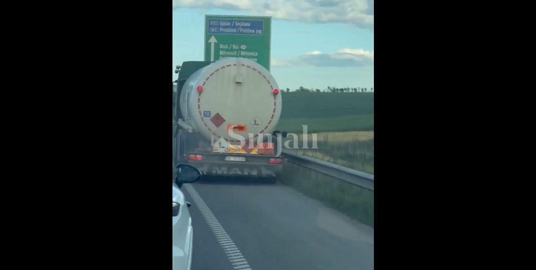 Kamioni që sfidoi rregullat në dalje të Ferizajit dhe rrezikoi jetën e qytetarëve