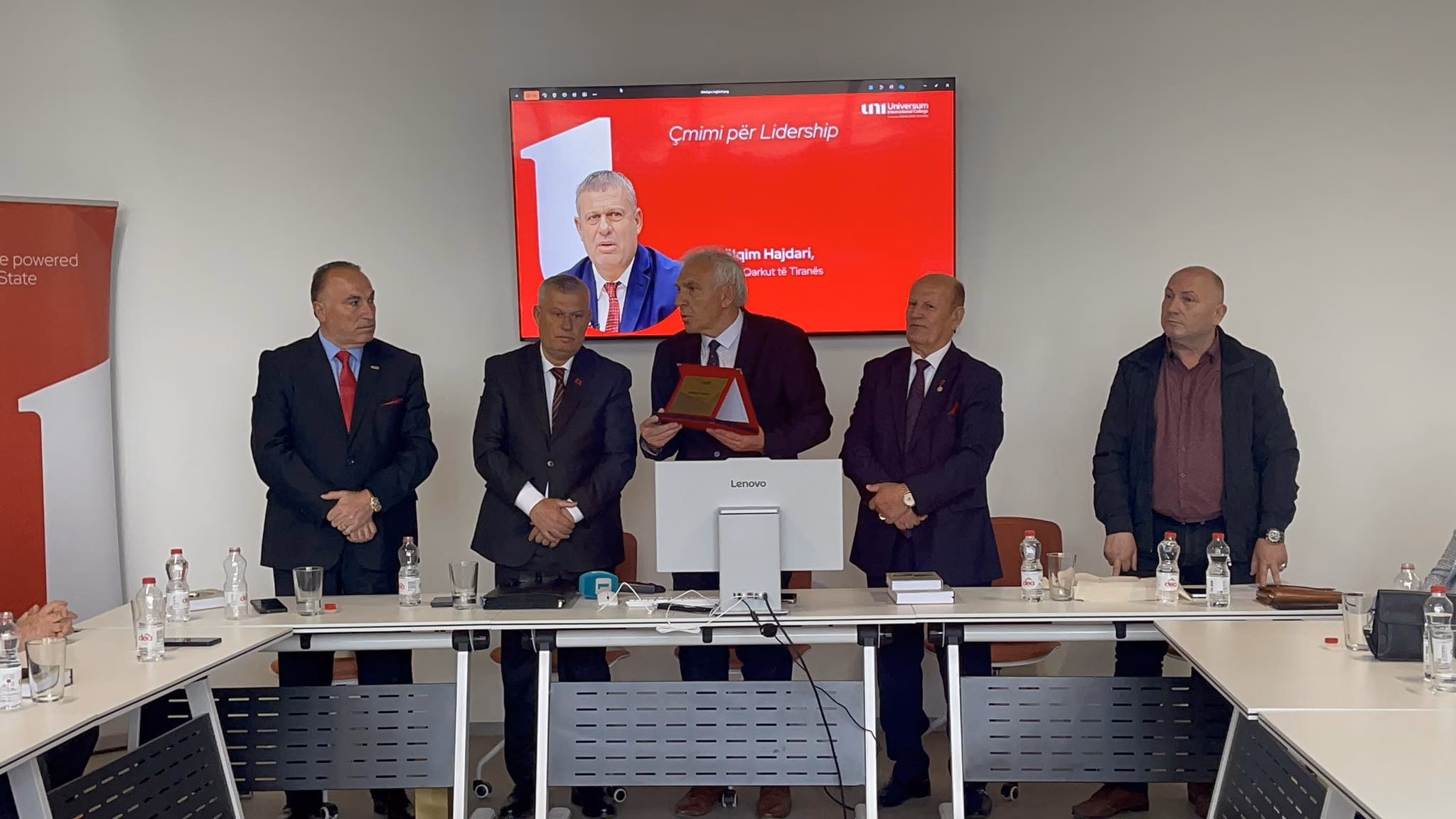 Shkëlqim Hajdari nderohet për lidership gjatë vizitës në Kosovë